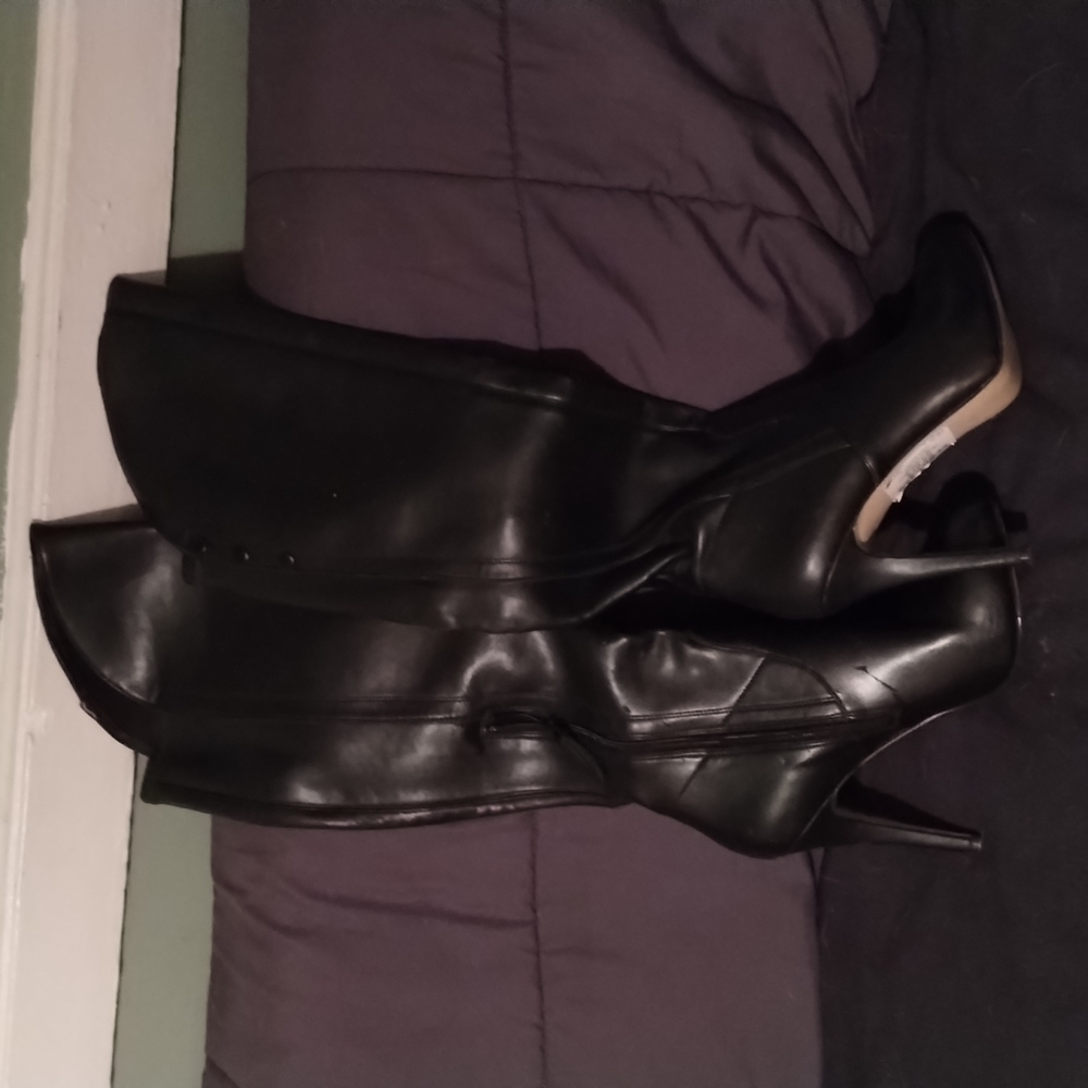 Women's leather knee boots